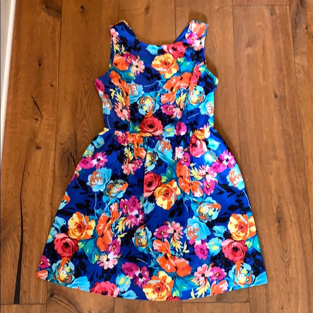 Sleeveless floral dress